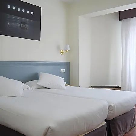 Hotel Plaza 2*