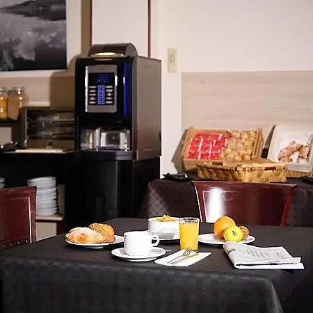 Plaza Hotel 2*